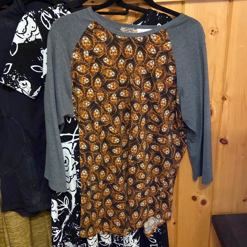 l lularoe lion shirt